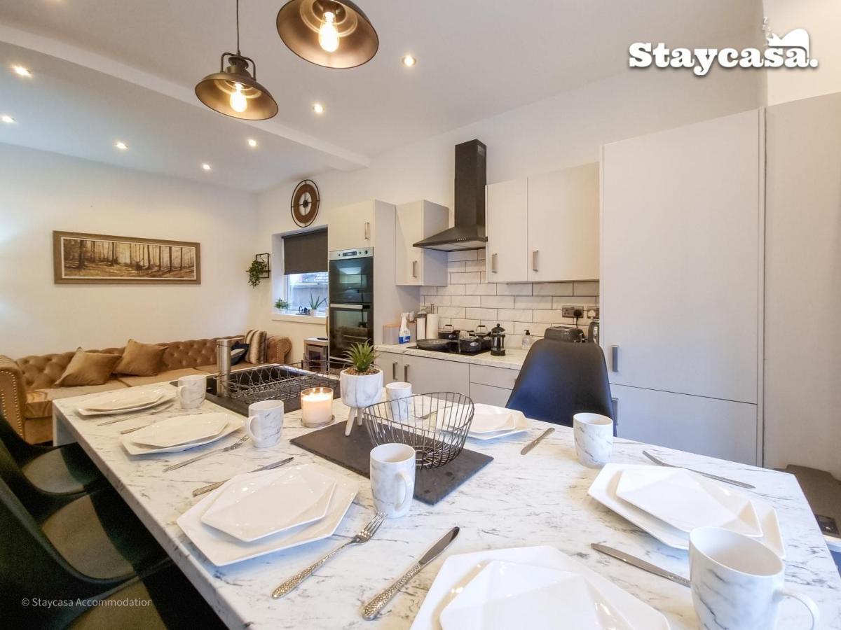 Holiday home Spacious 6-bed With Large Patio And Free Parking